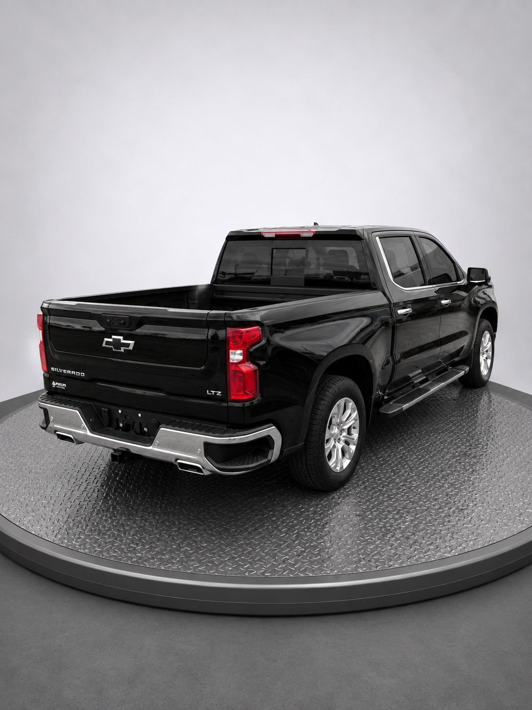 Used 2025 Chevrolet Silverado 1500 LTZ w/ LTZ Premium Package AWD/4WD image 6