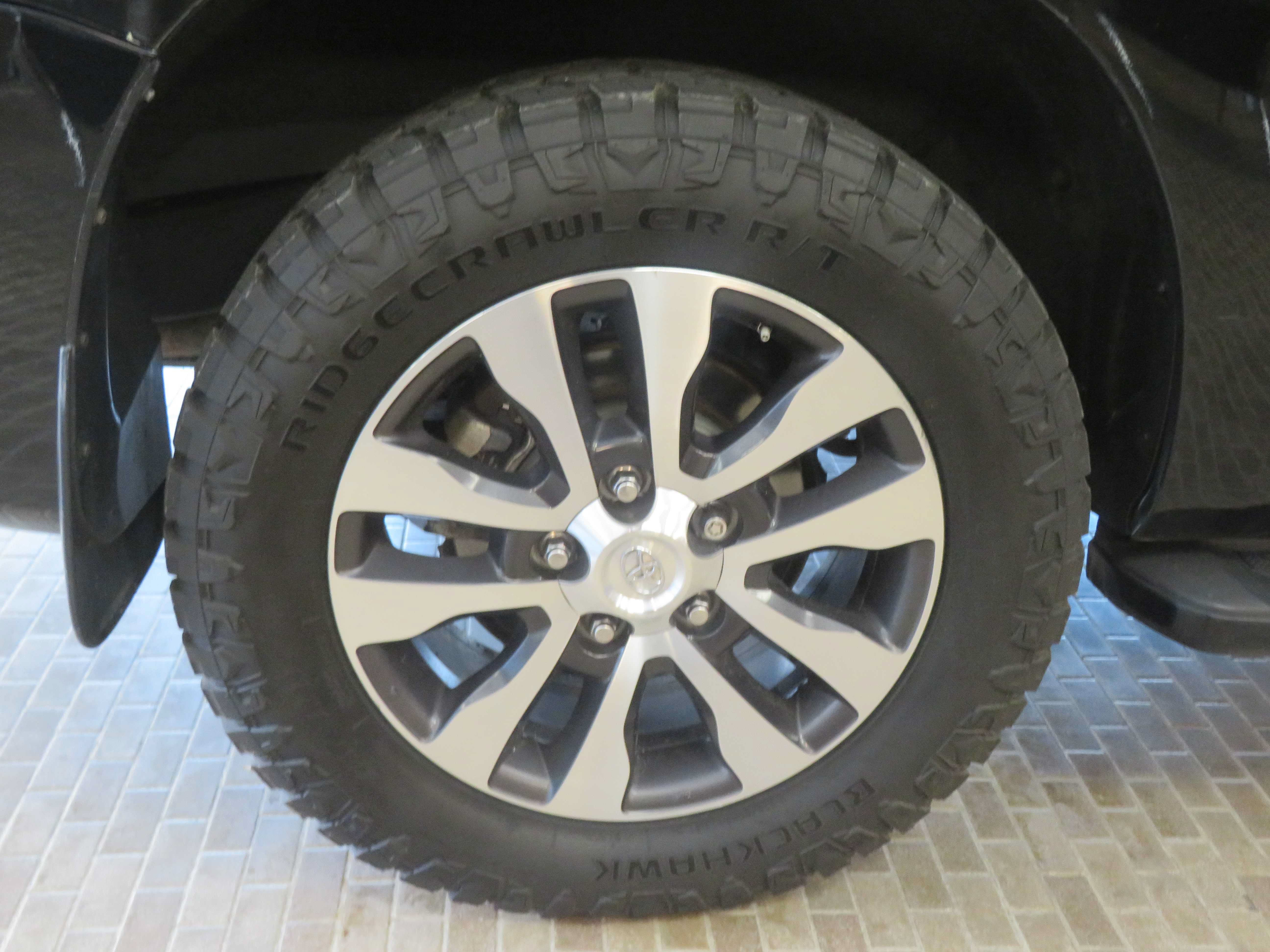 Used 2018 Toyota Sequoia Limited w/ Safety & Convenience Package AWD/4WD image 9