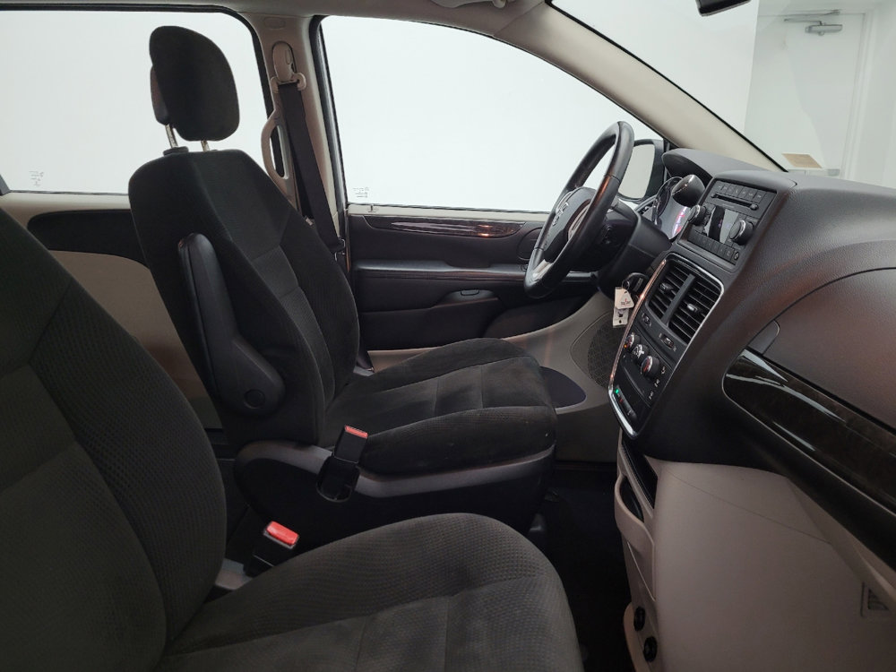 Used 2016 Dodge Grand Caravan American Value Package w/ UConnect Hands-Free Group image 21