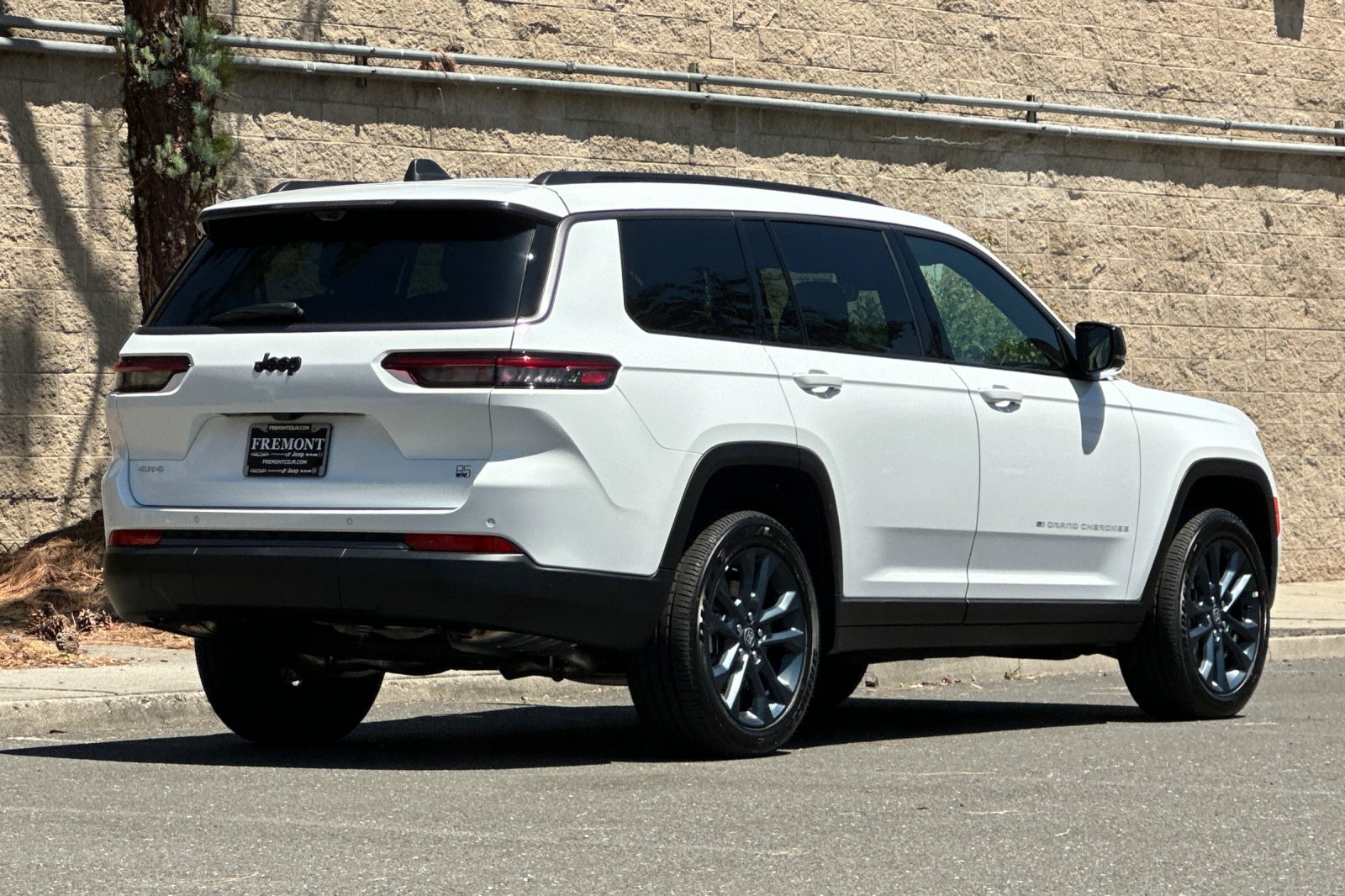 New 2026 Jeep Grand Cherokee L Limited AWD/4WD image 3