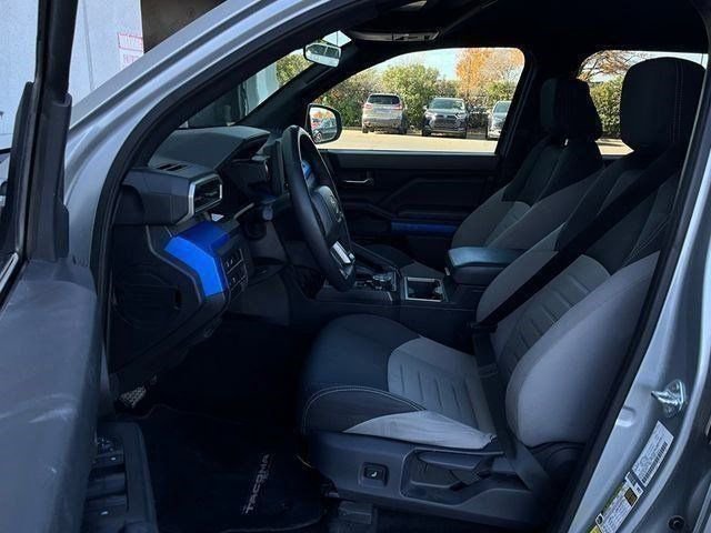 Used 2025 Toyota Tacoma TRD Off-Road image 5