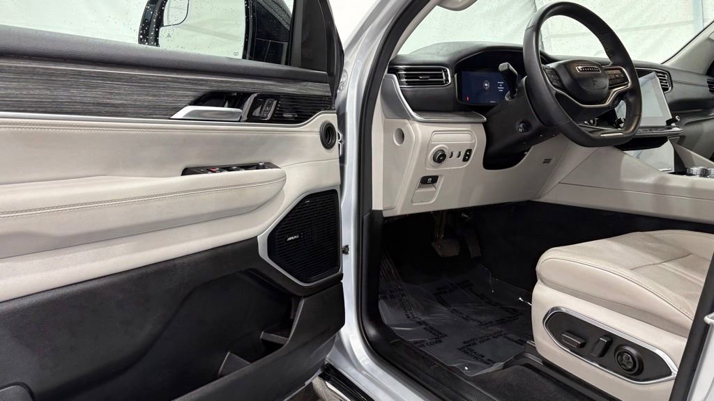 Used 2024 Jeep Wagoneer L Series II w/ Flexible Seating Group AWD/4WD image 40