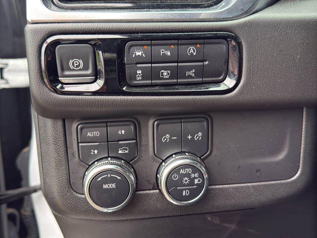 Used 2025 GMC Yukon XL Denali AWD/4WD image 18