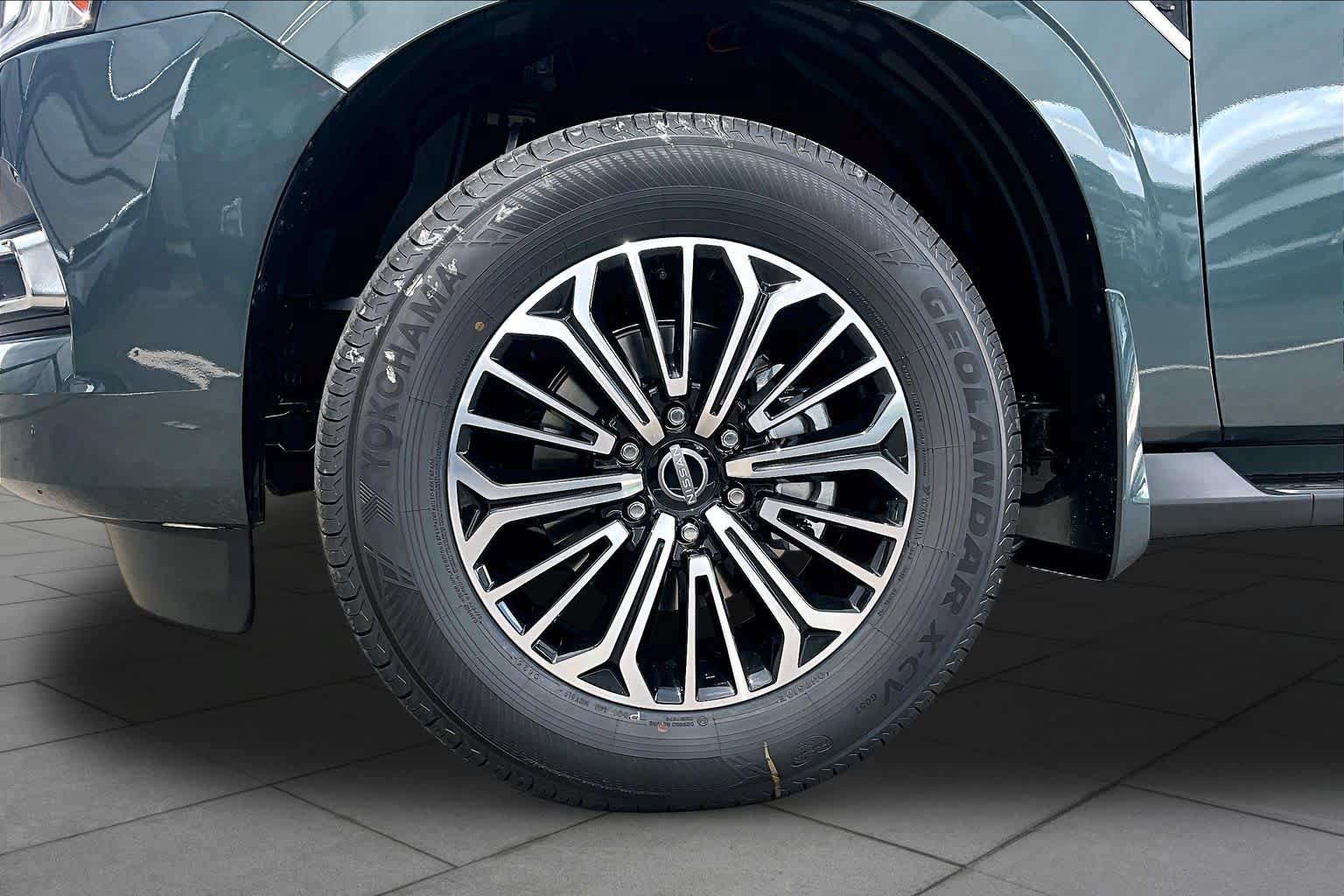 New 2026 Nissan Armada Platinum AWD/4WD image 9