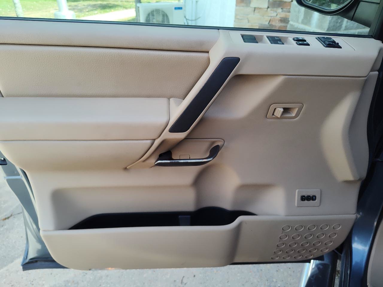 Used 2010 Nissan Titan LE RWD image 15