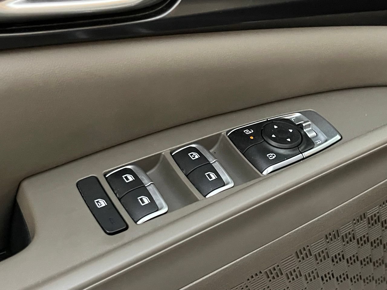 Used 2026 Kia Carnival FWD image 8
