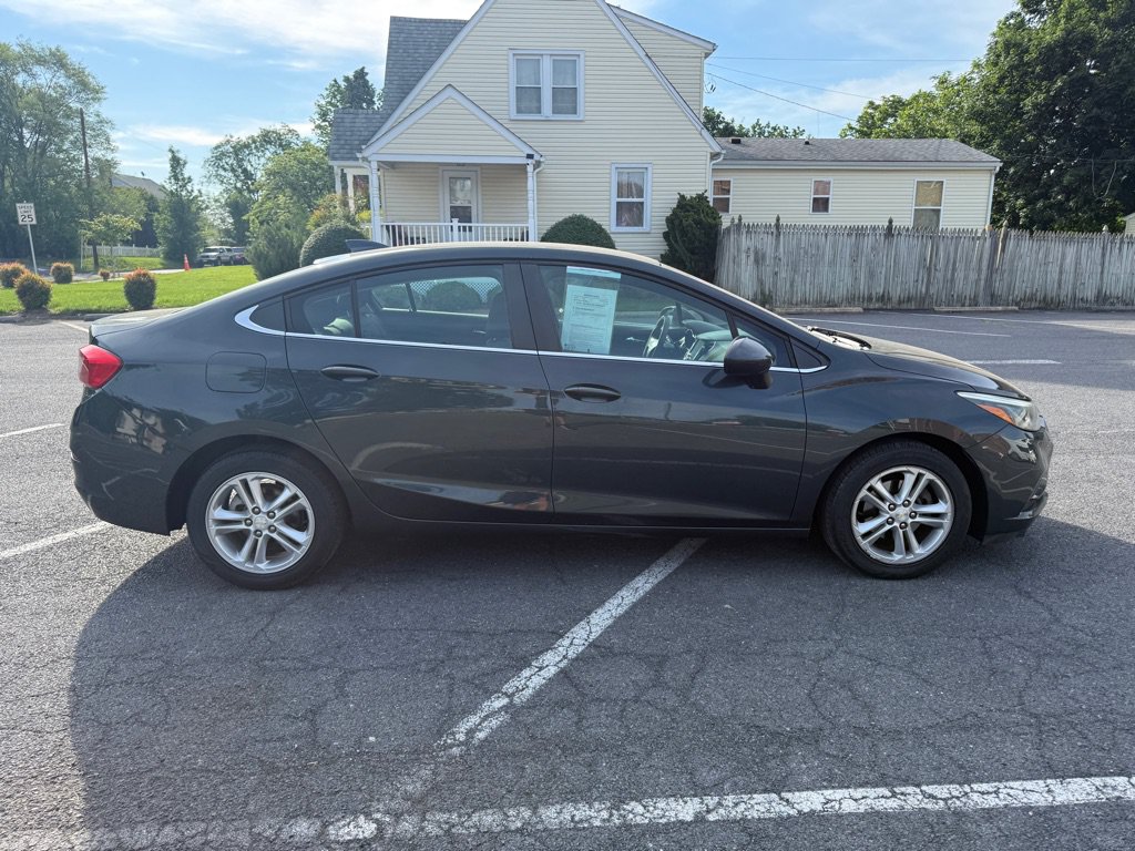 Used 2018 Chevrolet Cruze LT FWD image 2