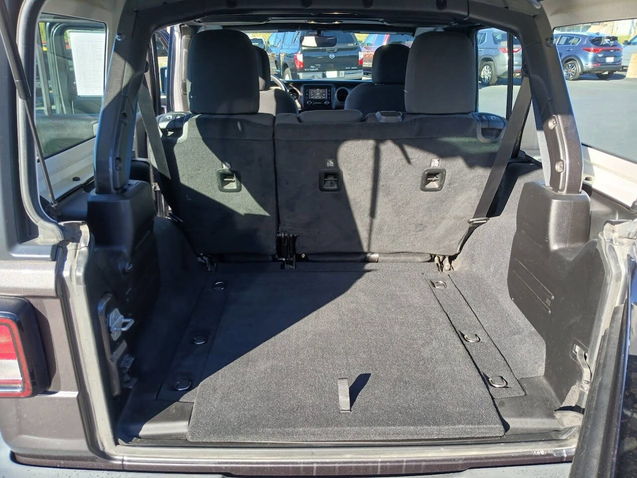 Used 2019 Jeep Wrangler Unlimited Sport image 9