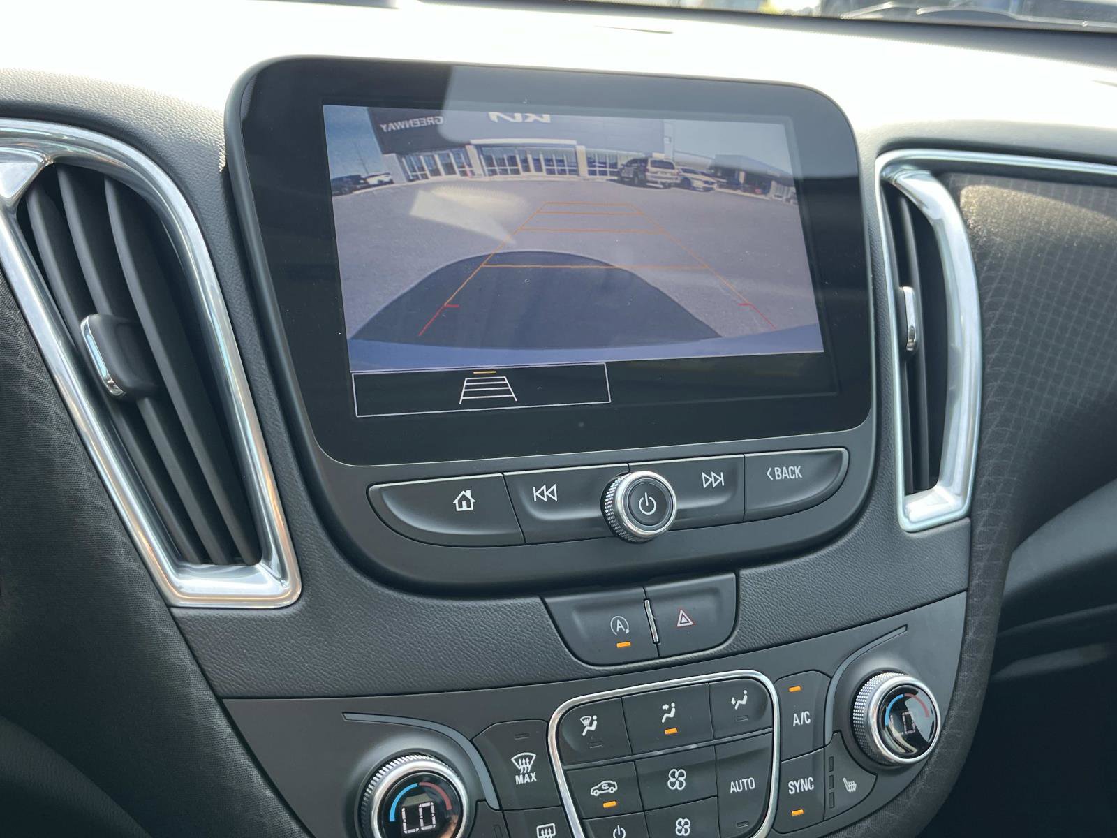 Used 2021 Chevrolet Malibu LT FWD image 34