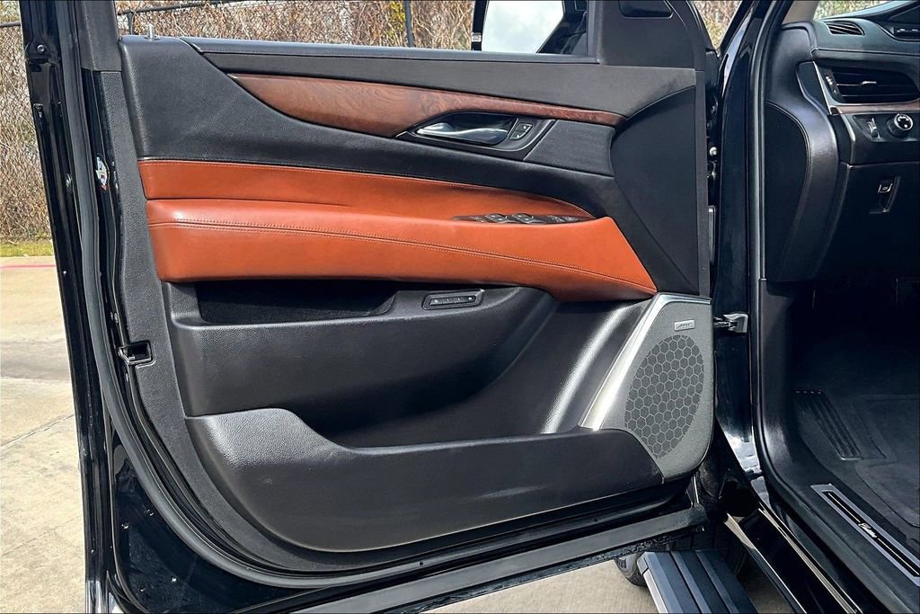 Used 2015 Cadillac Escalade Premium image 24