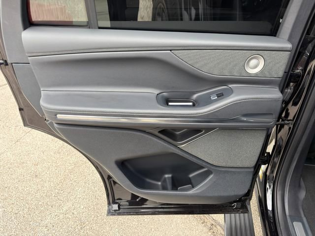 Used 2025 Lincoln Navigator Reserve w/ Jet Appearance Package AWD/4WD image 29