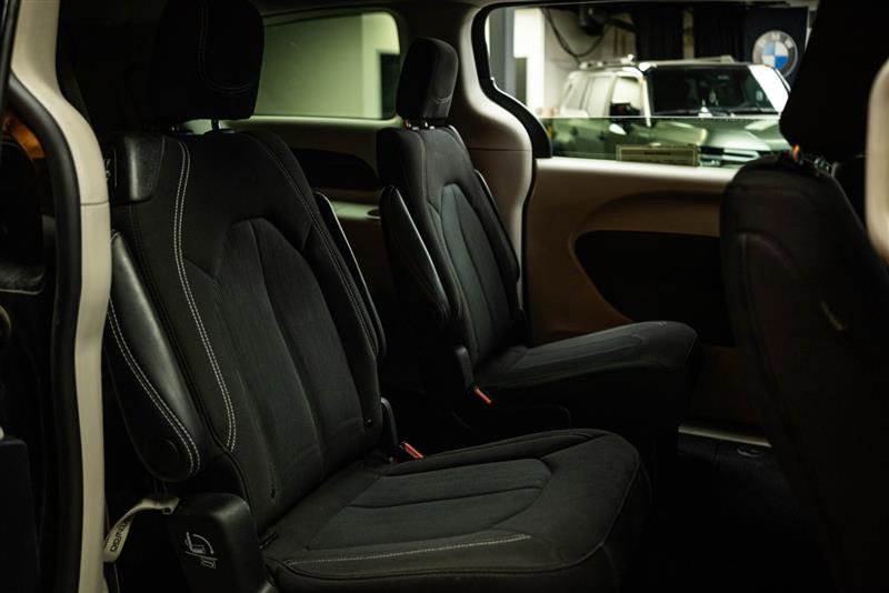 Used 2024 Chrysler Voyager LX image 12