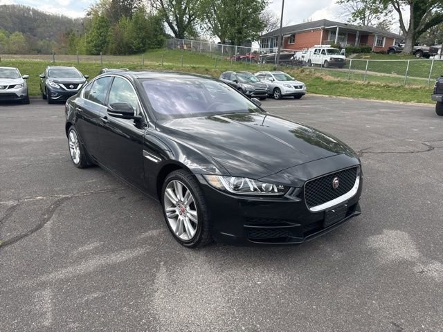 Used 2019 Jaguar XE Prestige image 2
