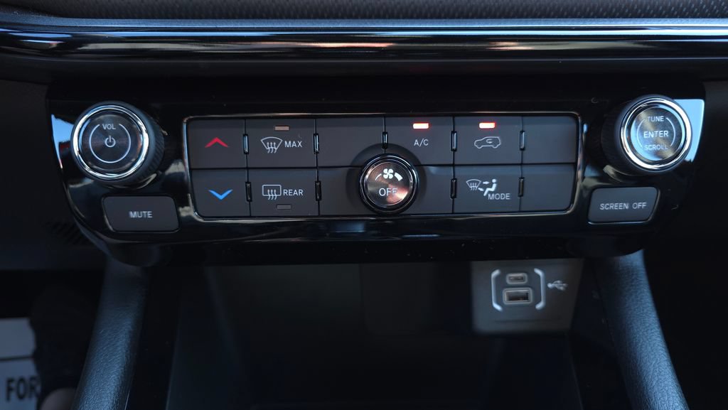 New 2026 Jeep Compass Latitude AWD/4WD image 33