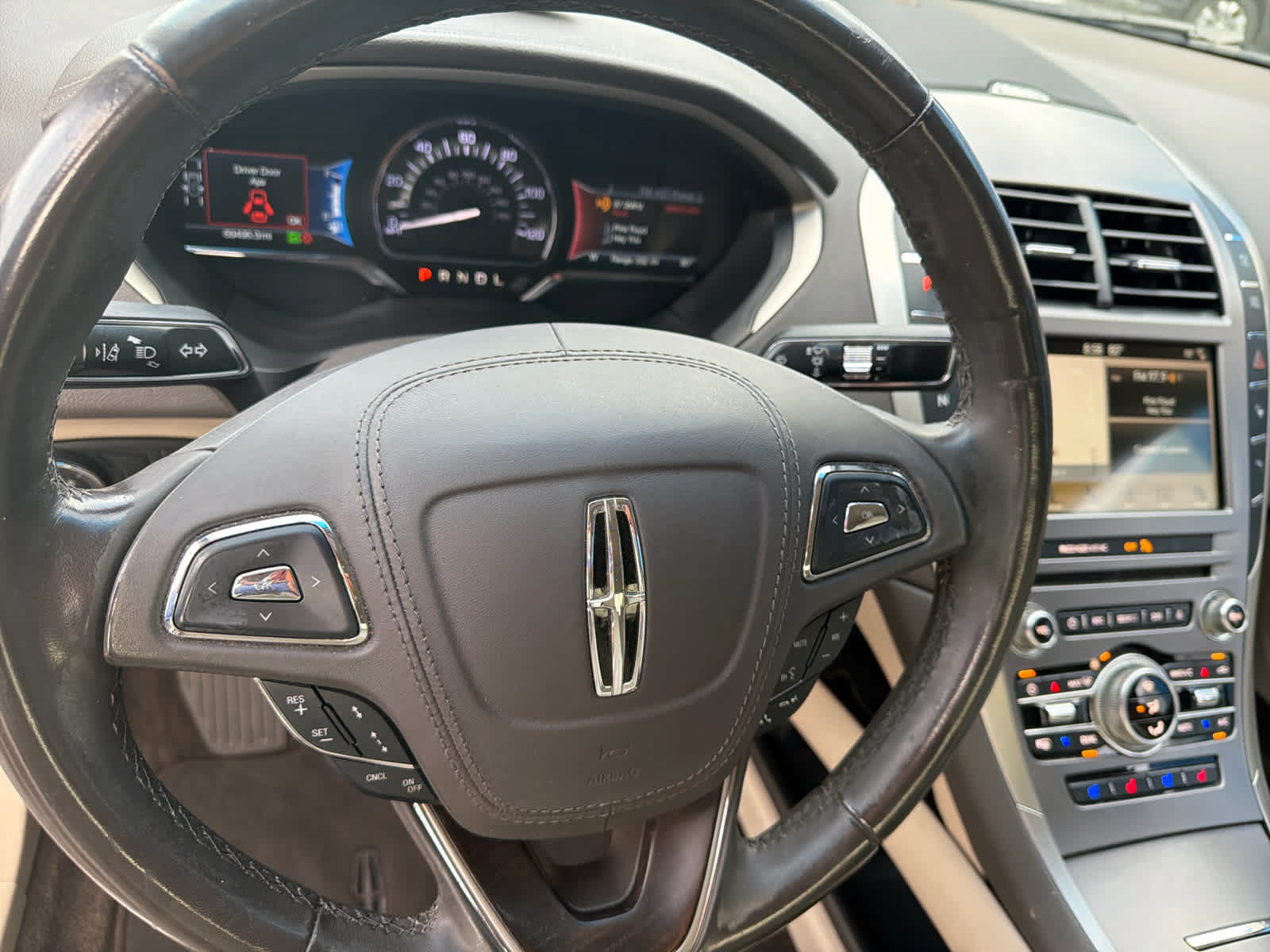 Used 2018 Lincoln MKZ Reserve w/ Technology Package FWD image 17