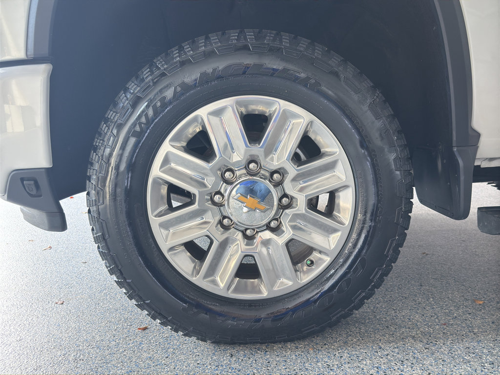 Used 2024 Chevrolet Silverado 2500 High Country w/ Technology Package image 35