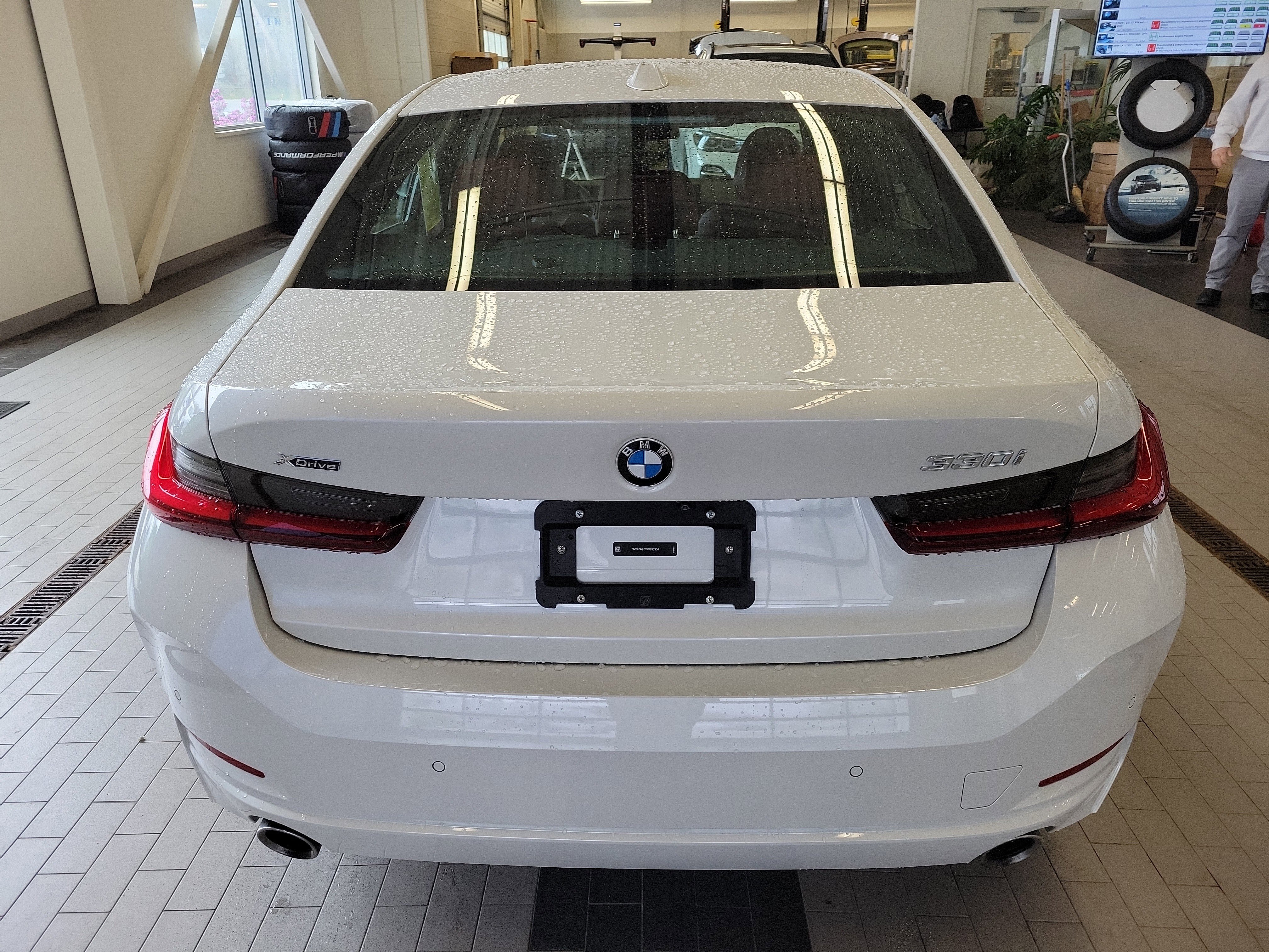 Used 2024 BMW 330i xDrive Sedan w/ Convenience Package AWD/4WD image 6