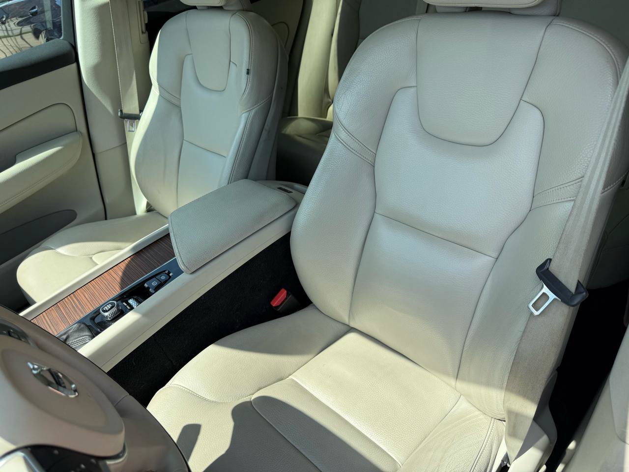 Used 2019 Volvo XC60 T6 Momentum w/ Advanced Package AWD/4WD image 6