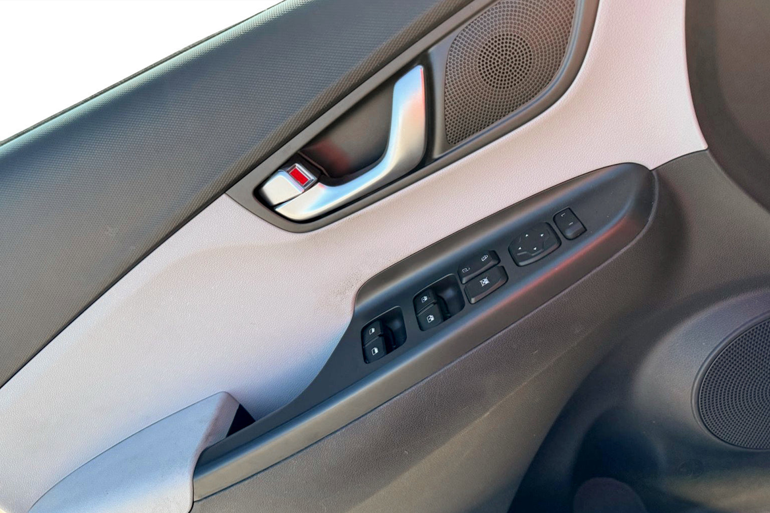 Used 2023 Hyundai Kona SE w/ Cargo Package image 11