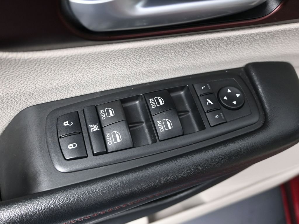 Used 2018 Chrysler Pacifica Limited image 11