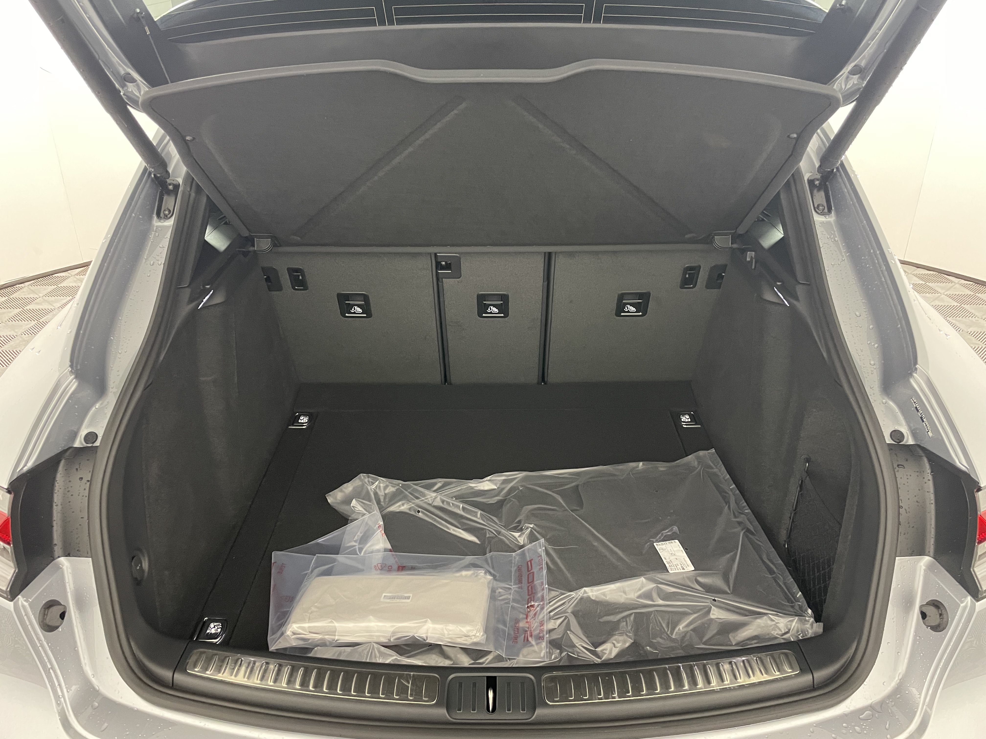 Certified 2026 Porsche Macan AWD/4WD image 21