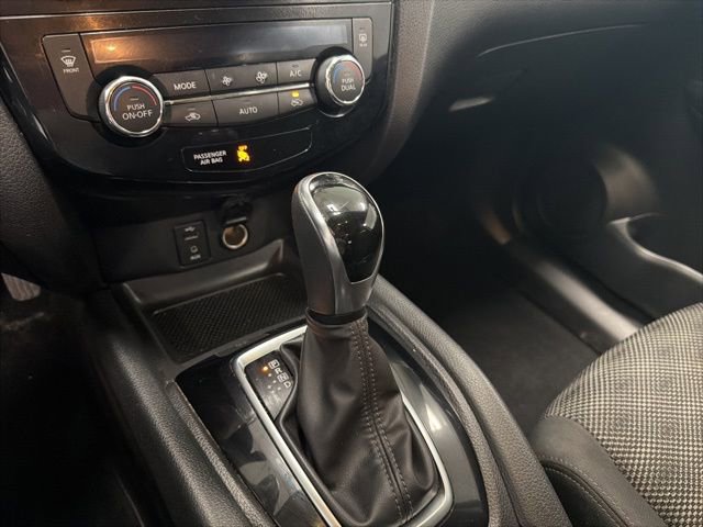 Used 2017 Nissan Rogue Sport SV w/ SV All-Weather Package AWD/4WD image 21