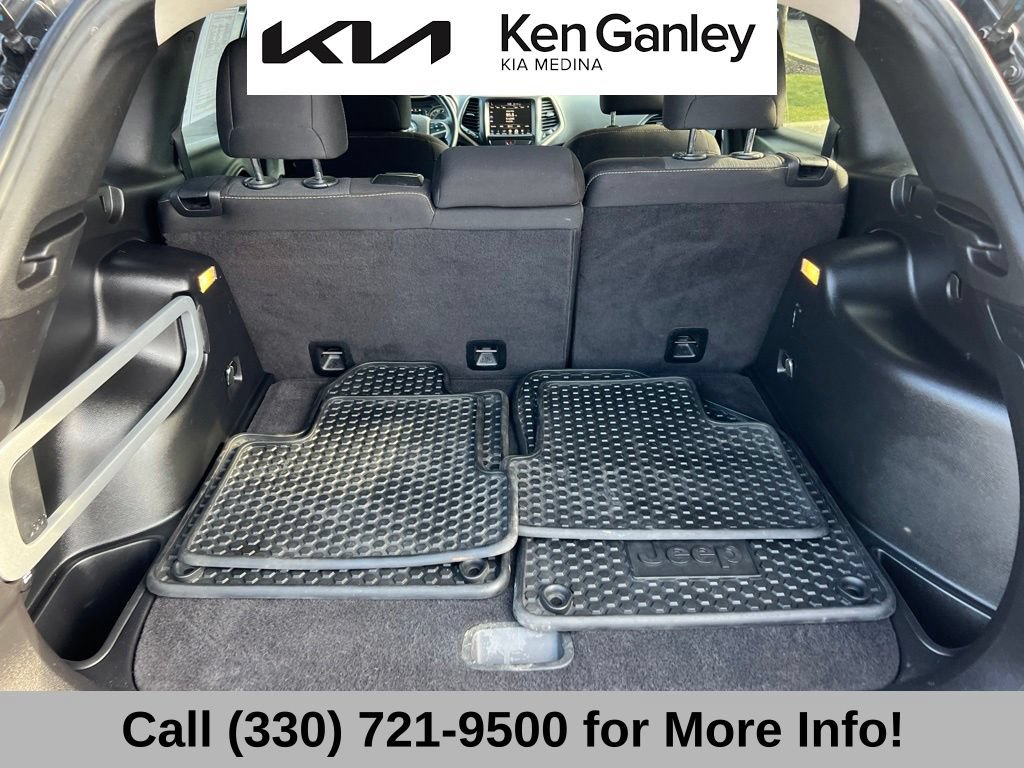Used 2015 Jeep Cherokee Latitude w/ Cold Weather Group AWD/4WD image 46