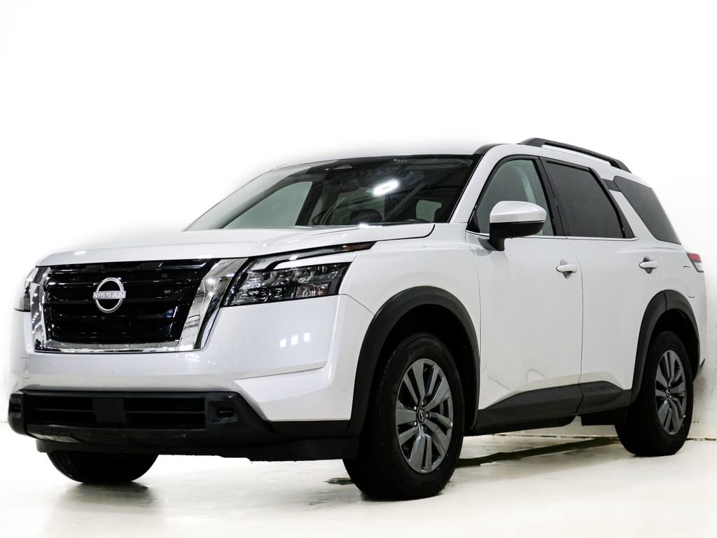 Used 2025 Nissan Pathfinder SV FWD image 3