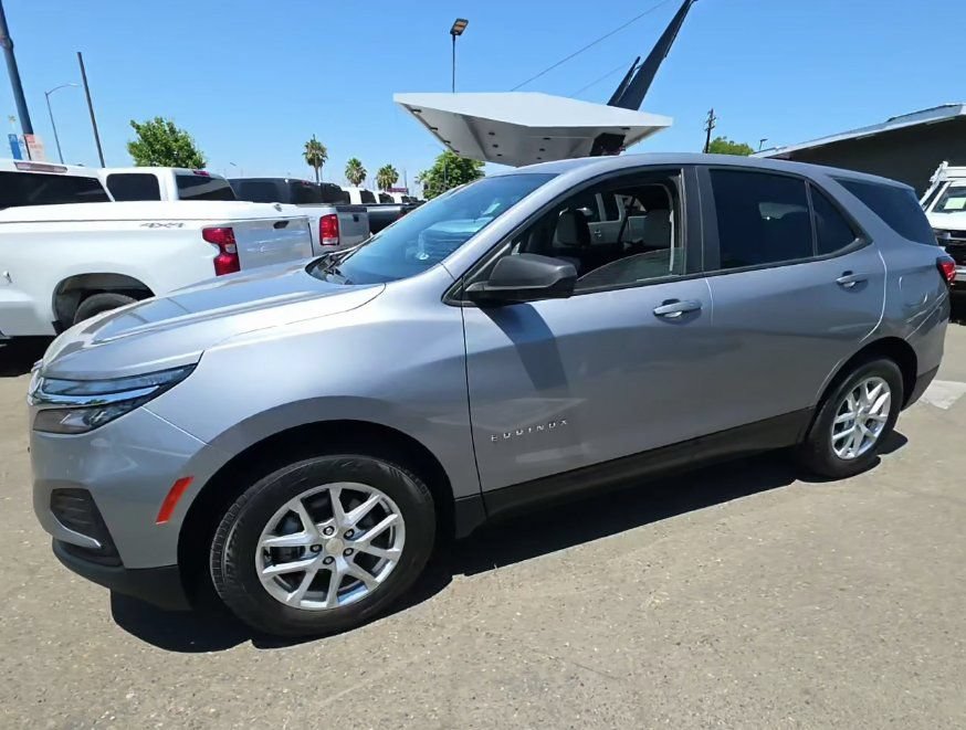 Used 2023 Chevrolet Equinox LS w/ LS Convenience Package AWD/4WD image 24