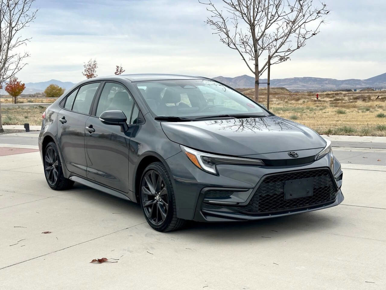 Used 2025 Toyota Corolla SE image 3
