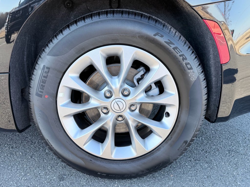 New 2026 Chrysler Pacifica Limited image 29