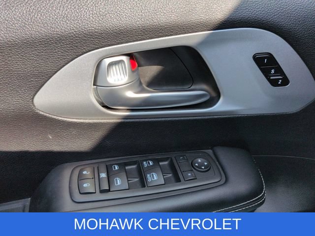 Used 2024 Chrysler Pacifica Limited FWD image 23