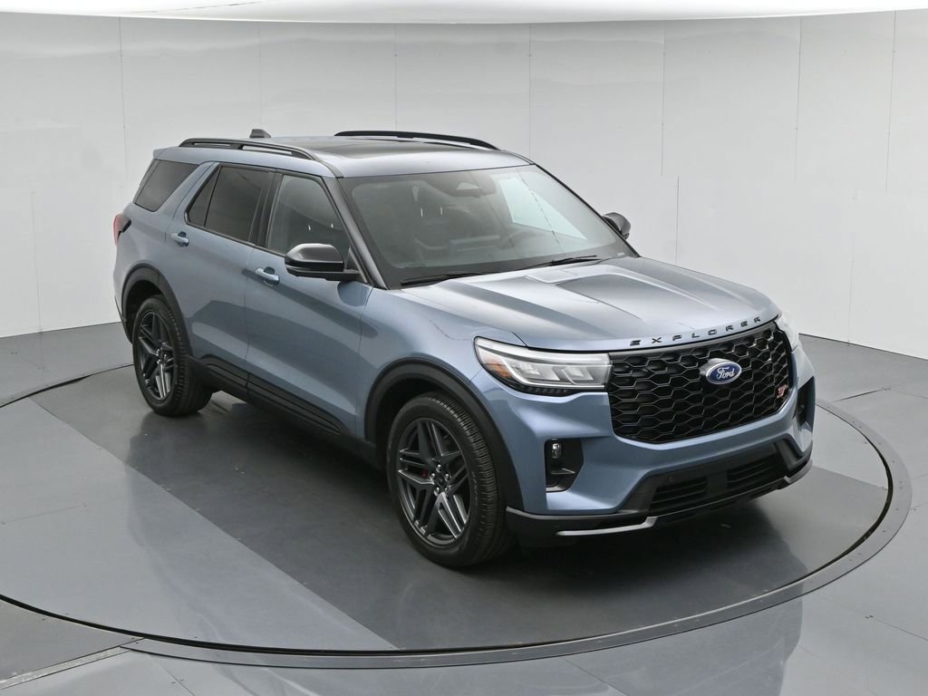 Used 2025 Ford Explorer ST image 41