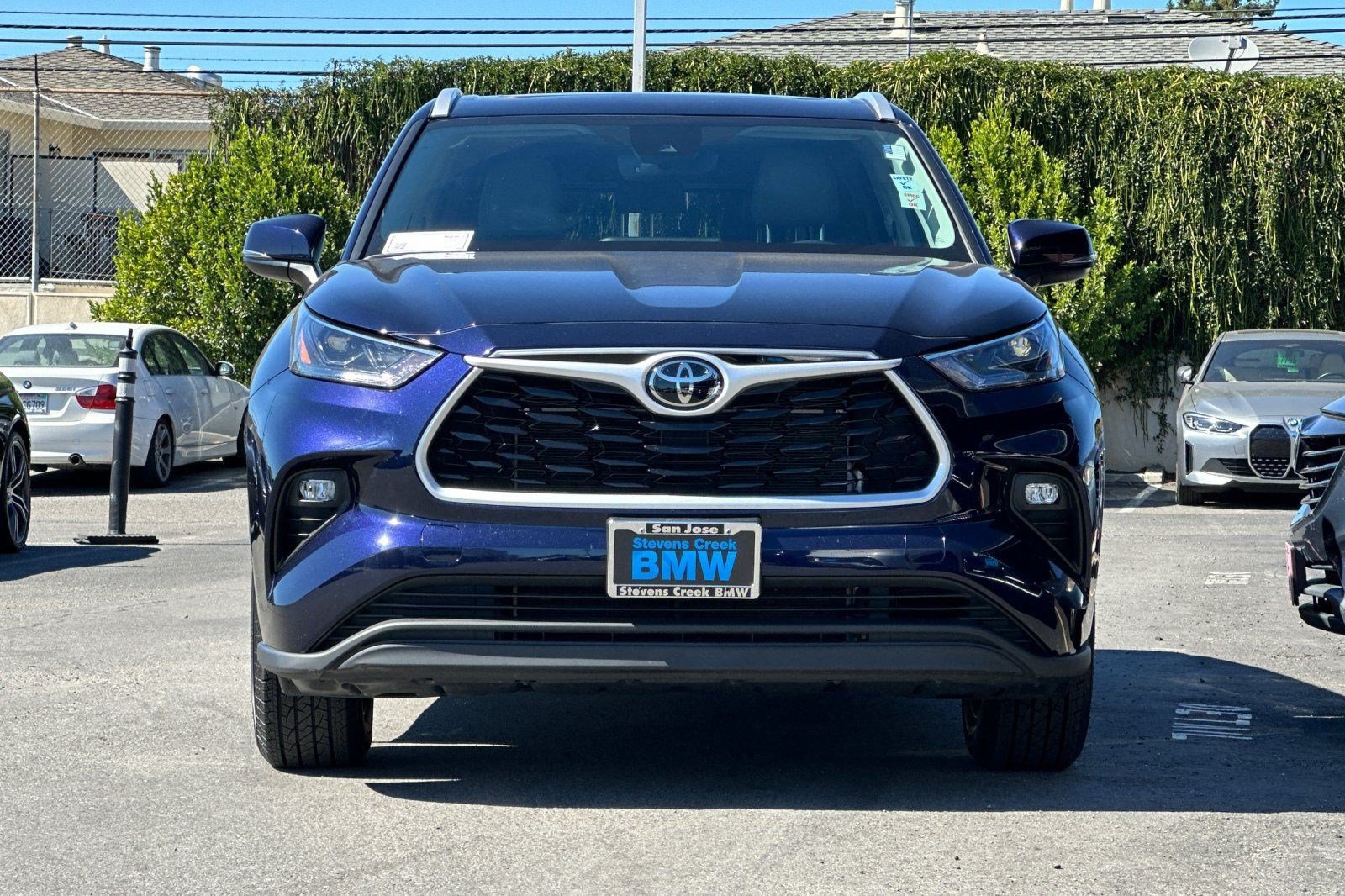 Used 2022 Toyota Highlander XLE AWD/4WD image 6