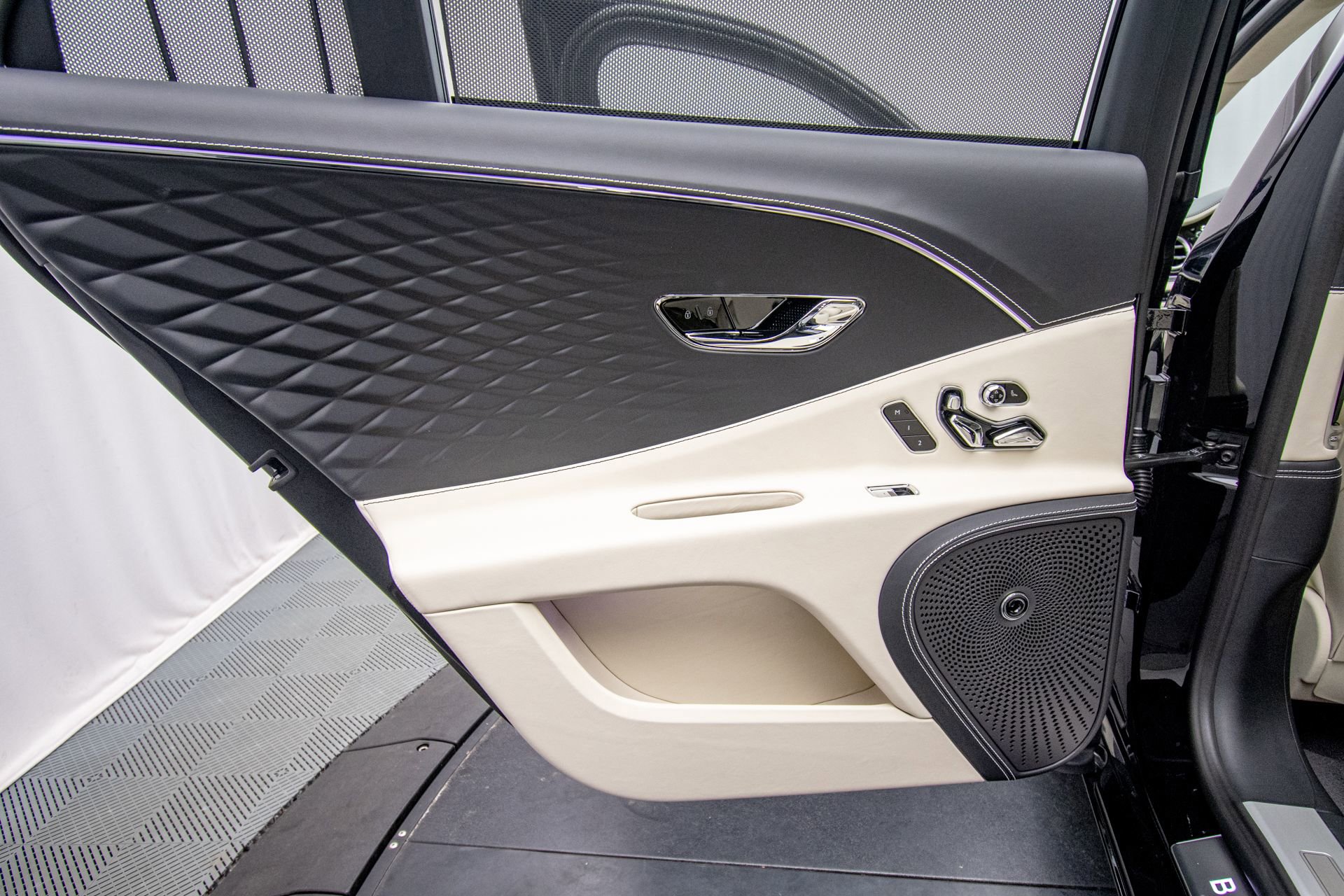 New 2026 Bentley Flying Spur Plug-In Hybrid image 39