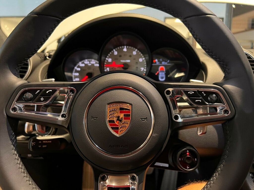 Used 2025 Porsche 718 Cayman w/ Sport Chrono Package image 18