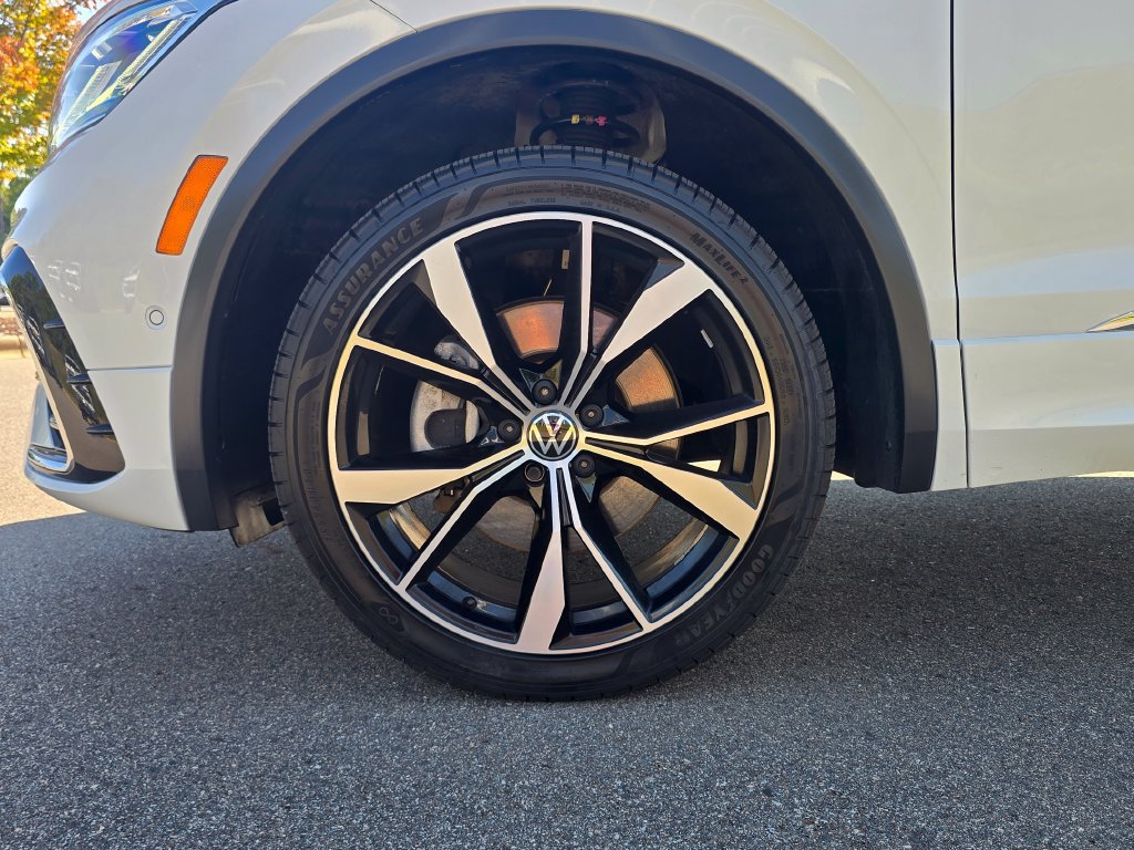 Used 2022 Volkswagen Tiguan SEL R-Line AWD/4WD image 9