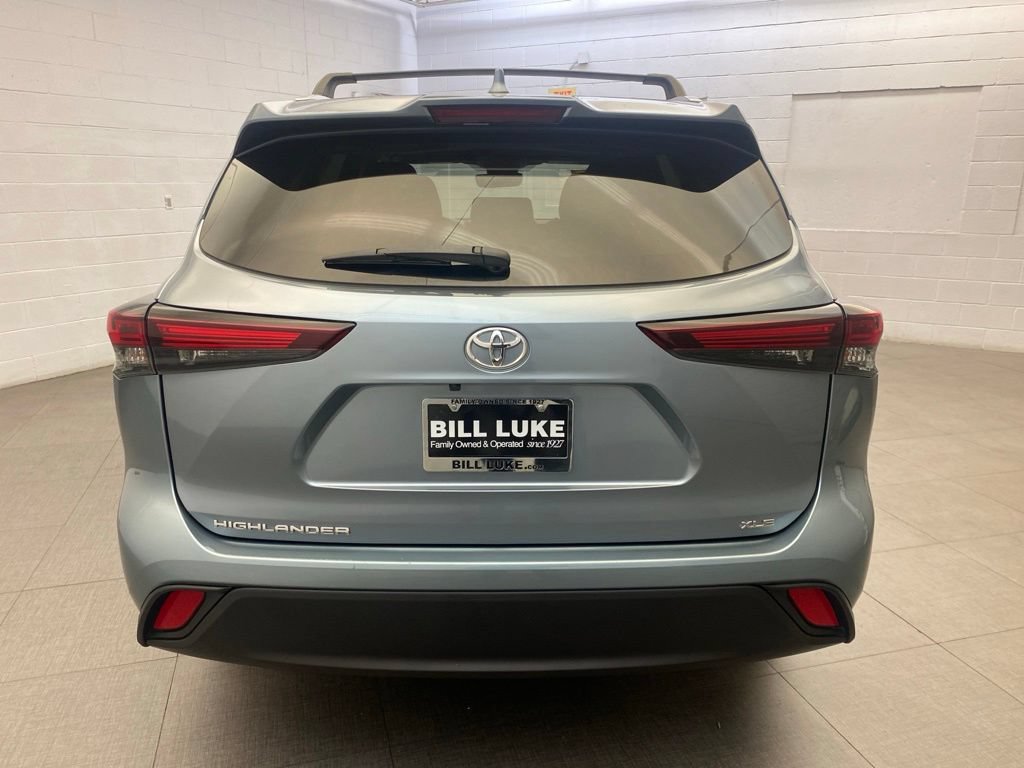 Used 2024 Toyota Highlander XLE FWD image 7