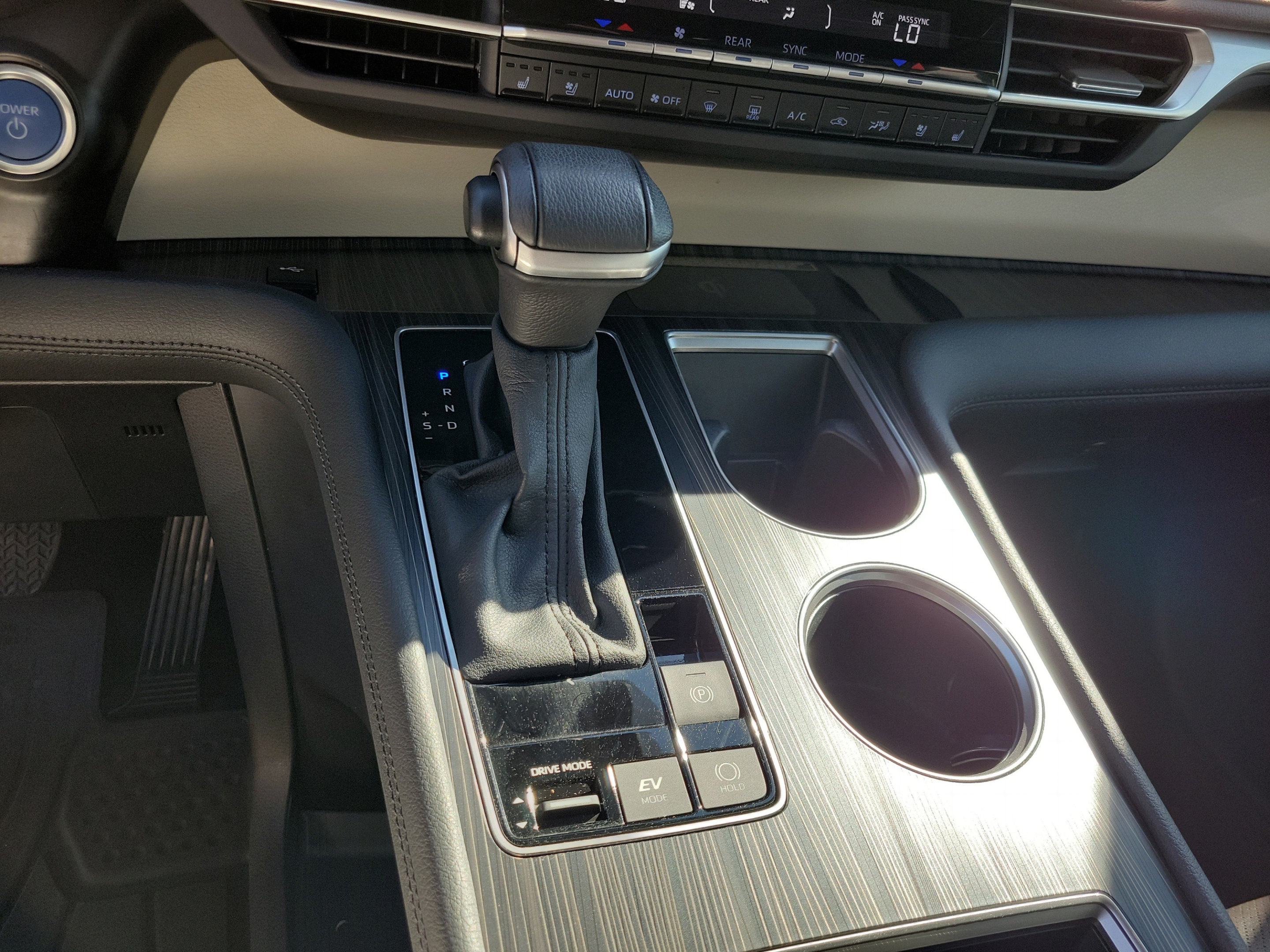 Certified 2024 Toyota Sienna Platinum FWD image 20