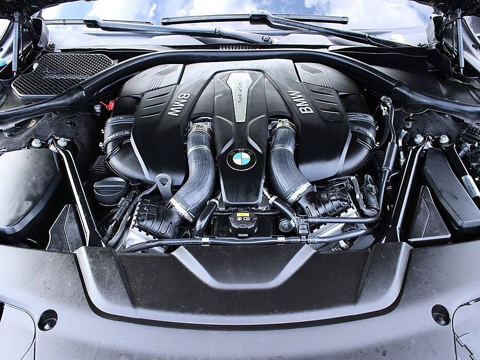 Used 2016 BMW 750i RWD image 24