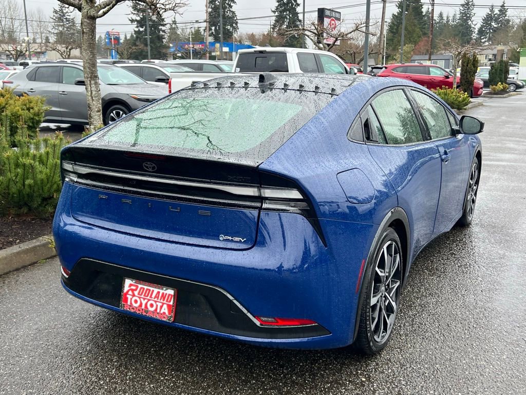 Used 2025 Toyota Prius XSE image 7