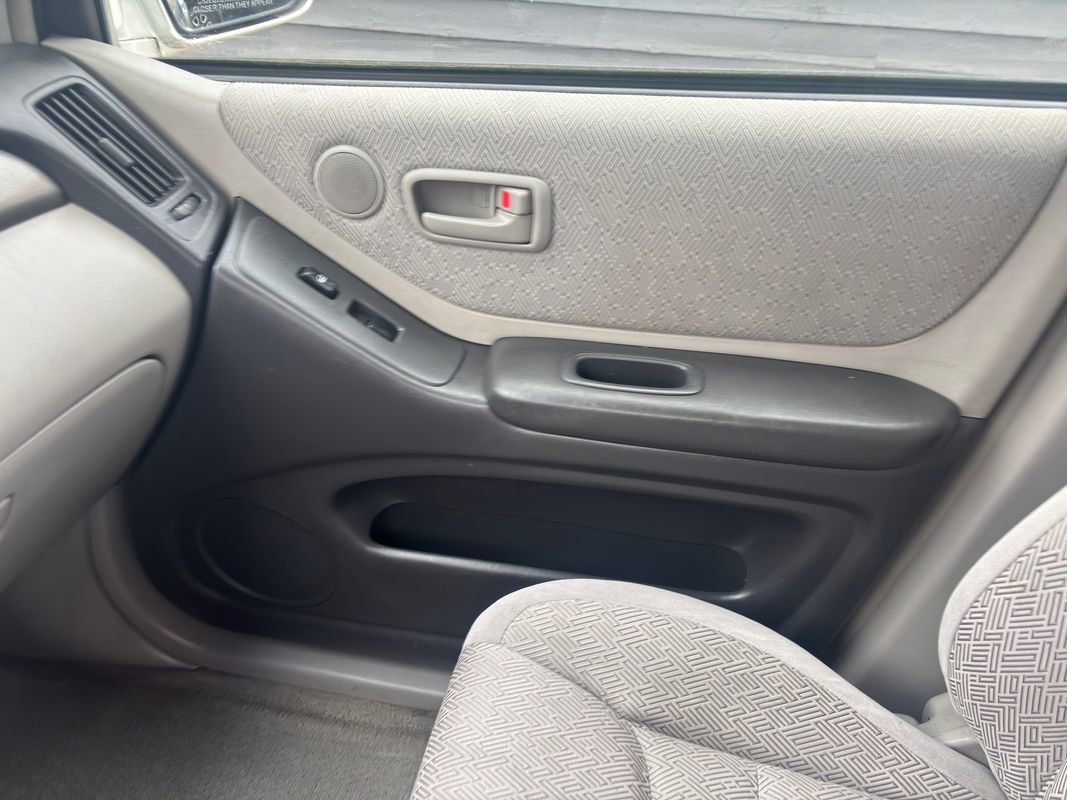 Used 2003 Toyota Highlander Limited image 28