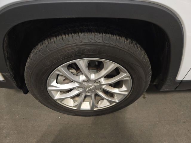 Used 2019 Jeep Cherokee Latitude w/ Cold Weather Group image 11