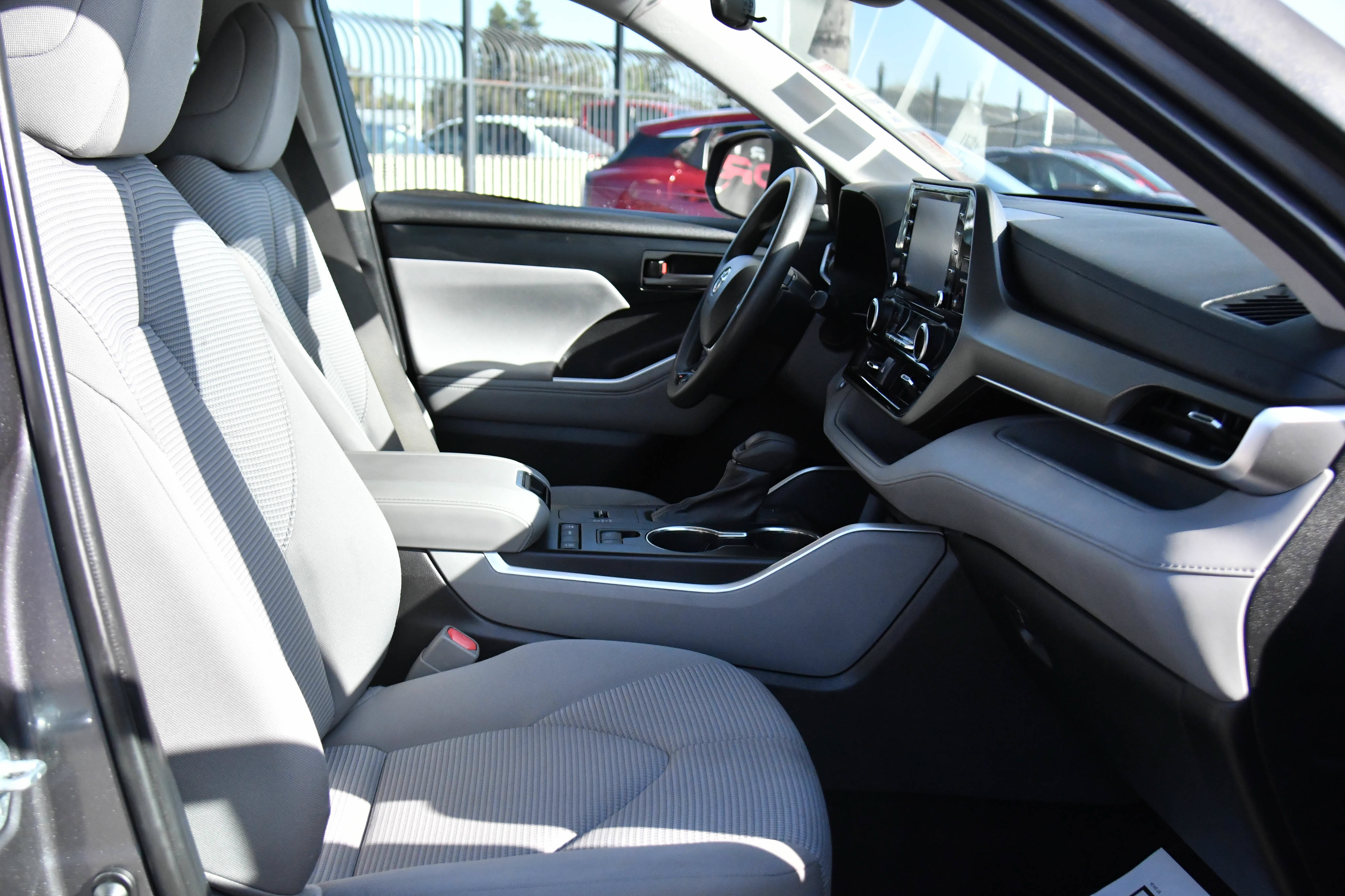 Used 2021 Toyota Highlander L FWD image 45