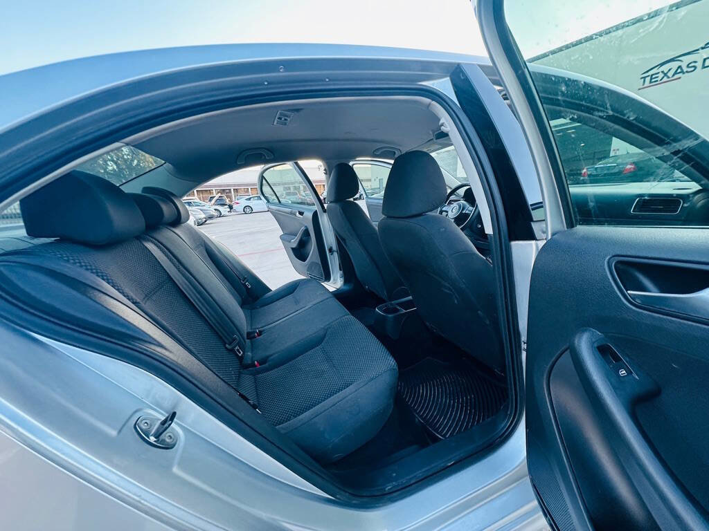 Used 2011 Volkswagen Jetta Base 4dr Sedan 6A image 21