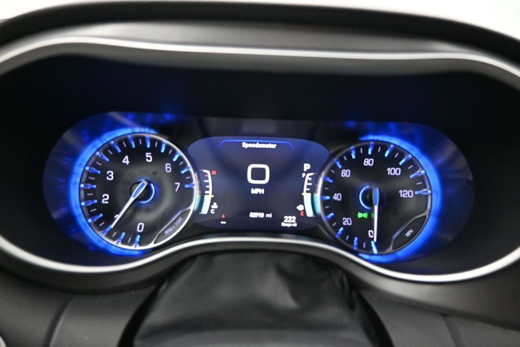 Used 2023 Chrysler Pacifica Touring-L FWD image 15