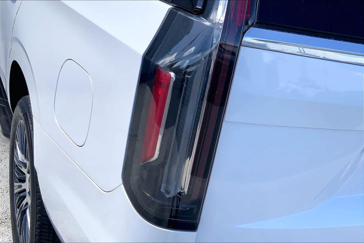 Used 2022 Cadillac Escalade Premium Luxury RWD image 32
