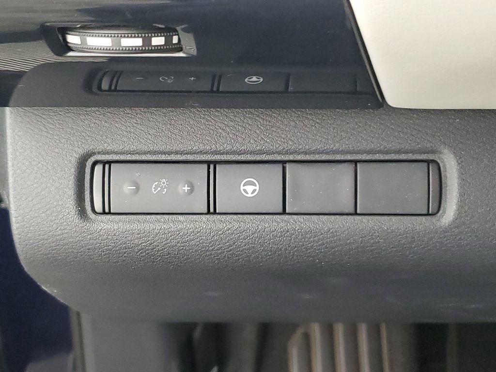 Used 2022 Nissan Pathfinder SV image 27