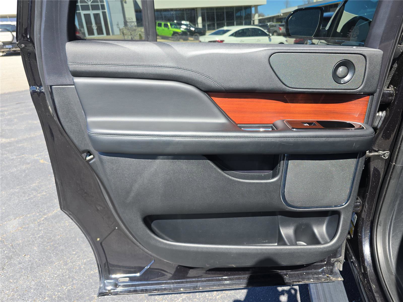 Used 2021 Lincoln Navigator L Reserve image 14