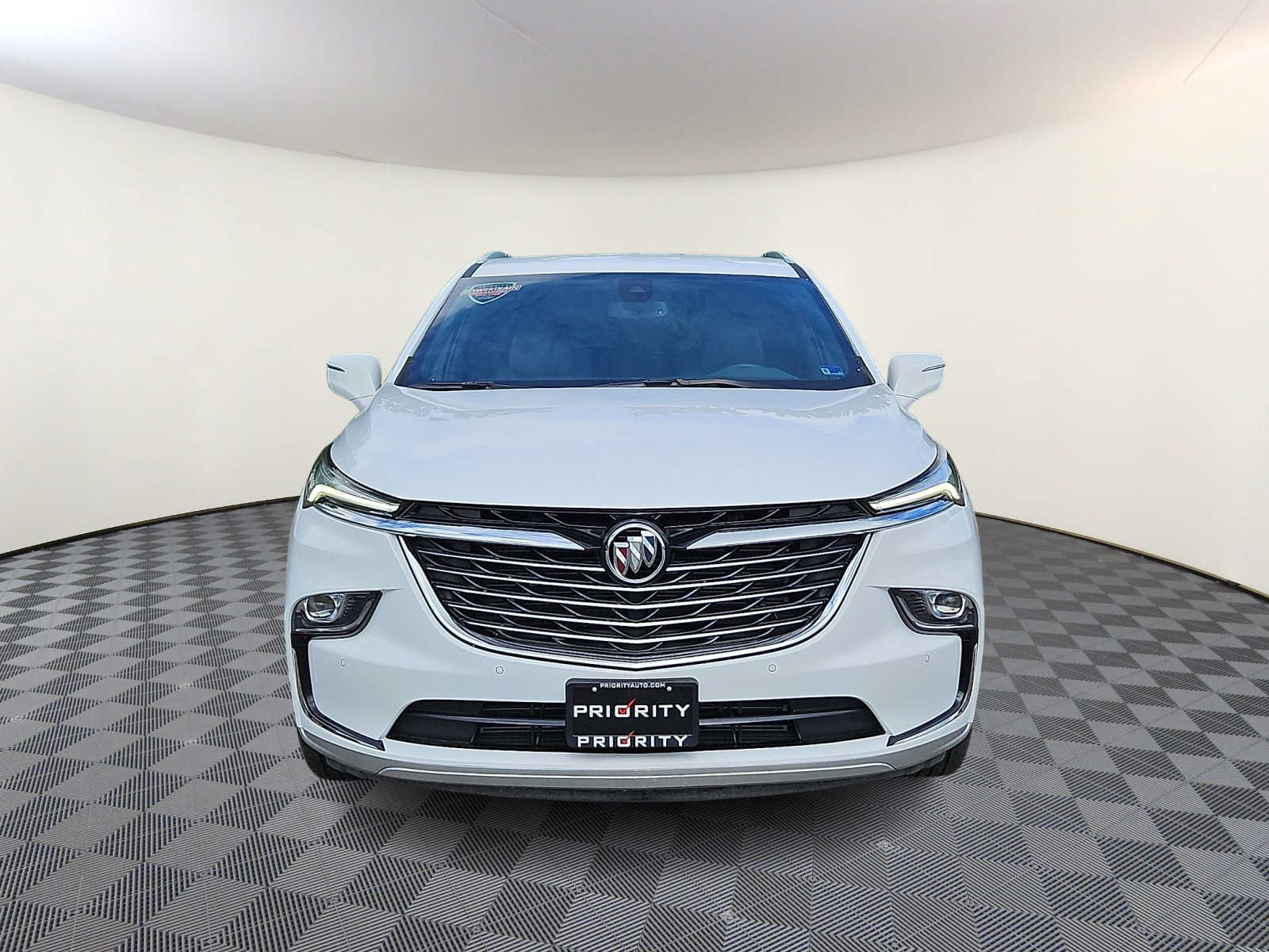 Used 2023 Buick Enclave Essence FWD image 2